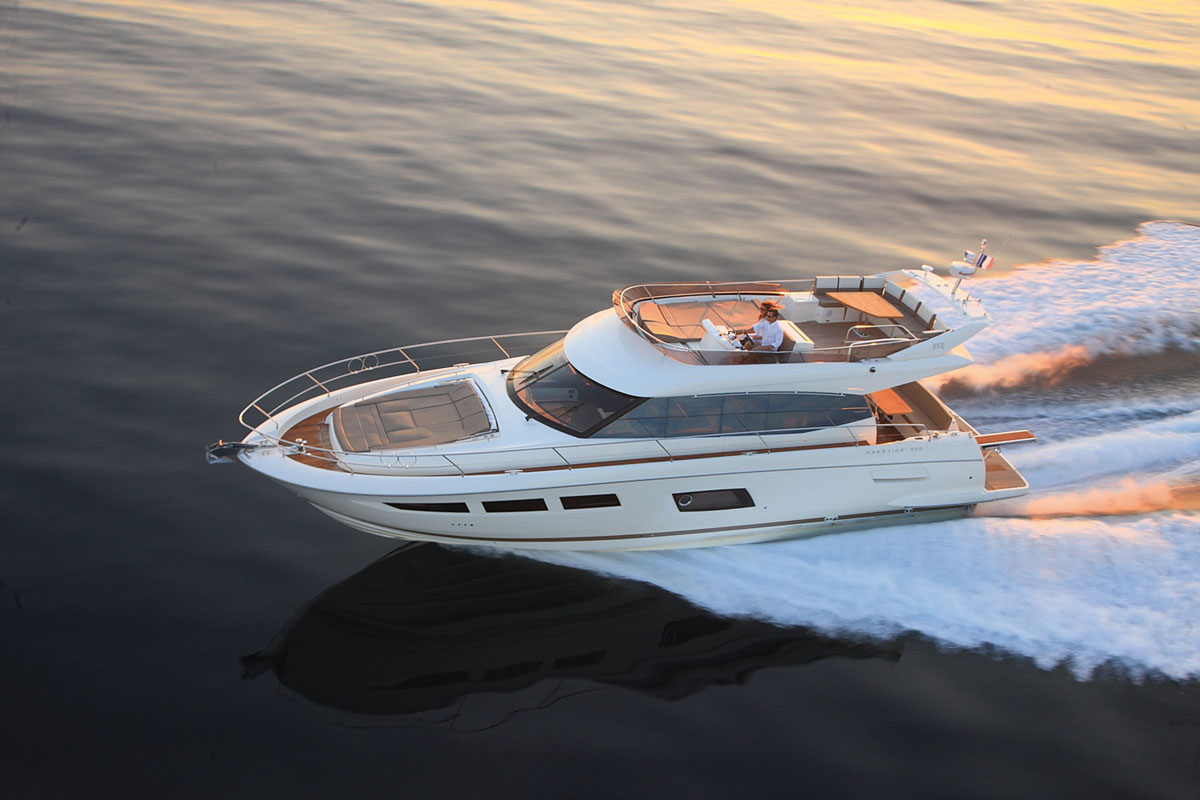 Trade a Boat reviews the new Prestige 550