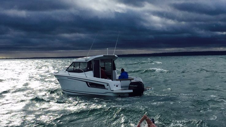 Jeanneau Escorts Record 35km Swim